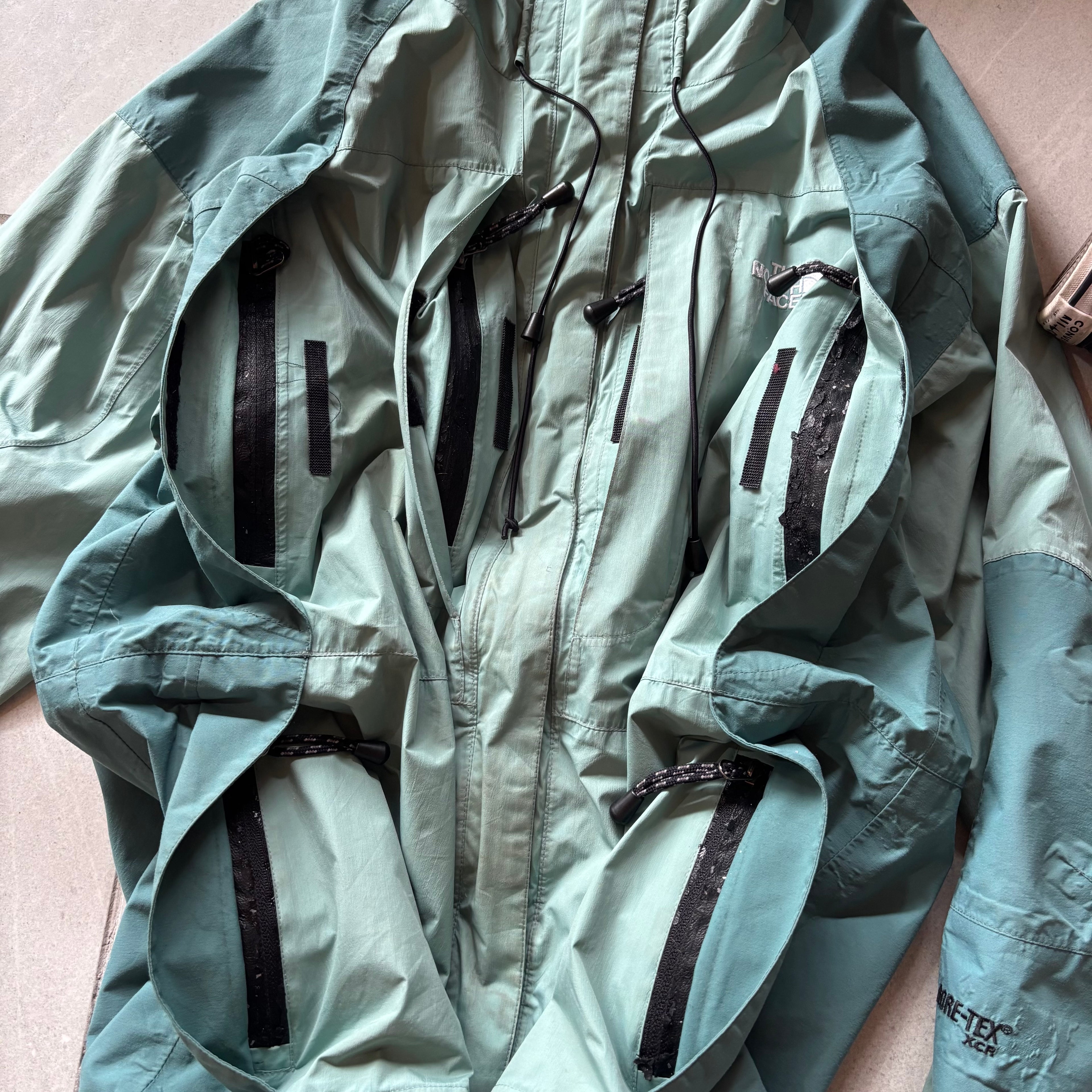 (L) THE NORTH FACE GORE-TEX SUMMIT SERIES