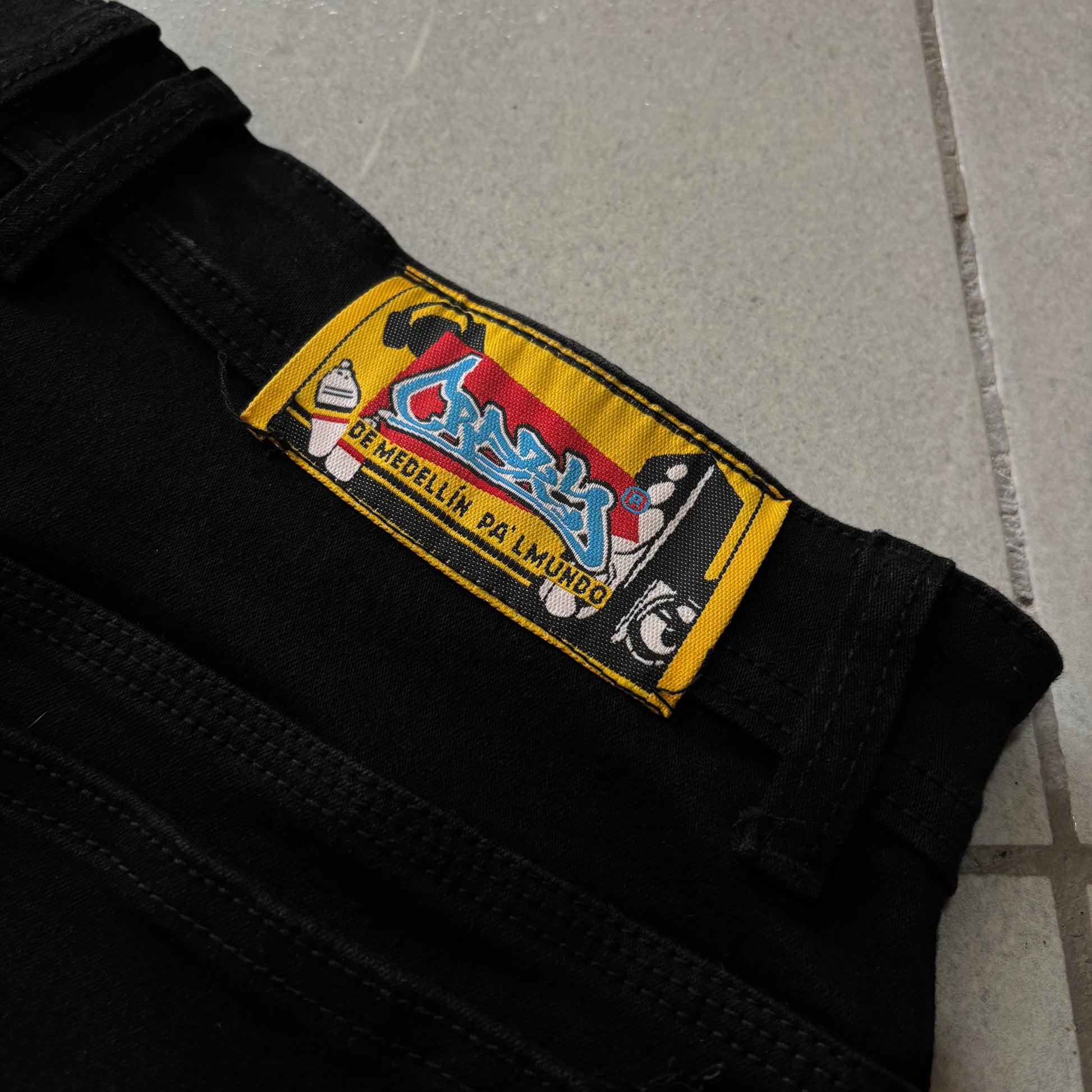 (32) CRAZY JORT LOONEY TUNES - NEW