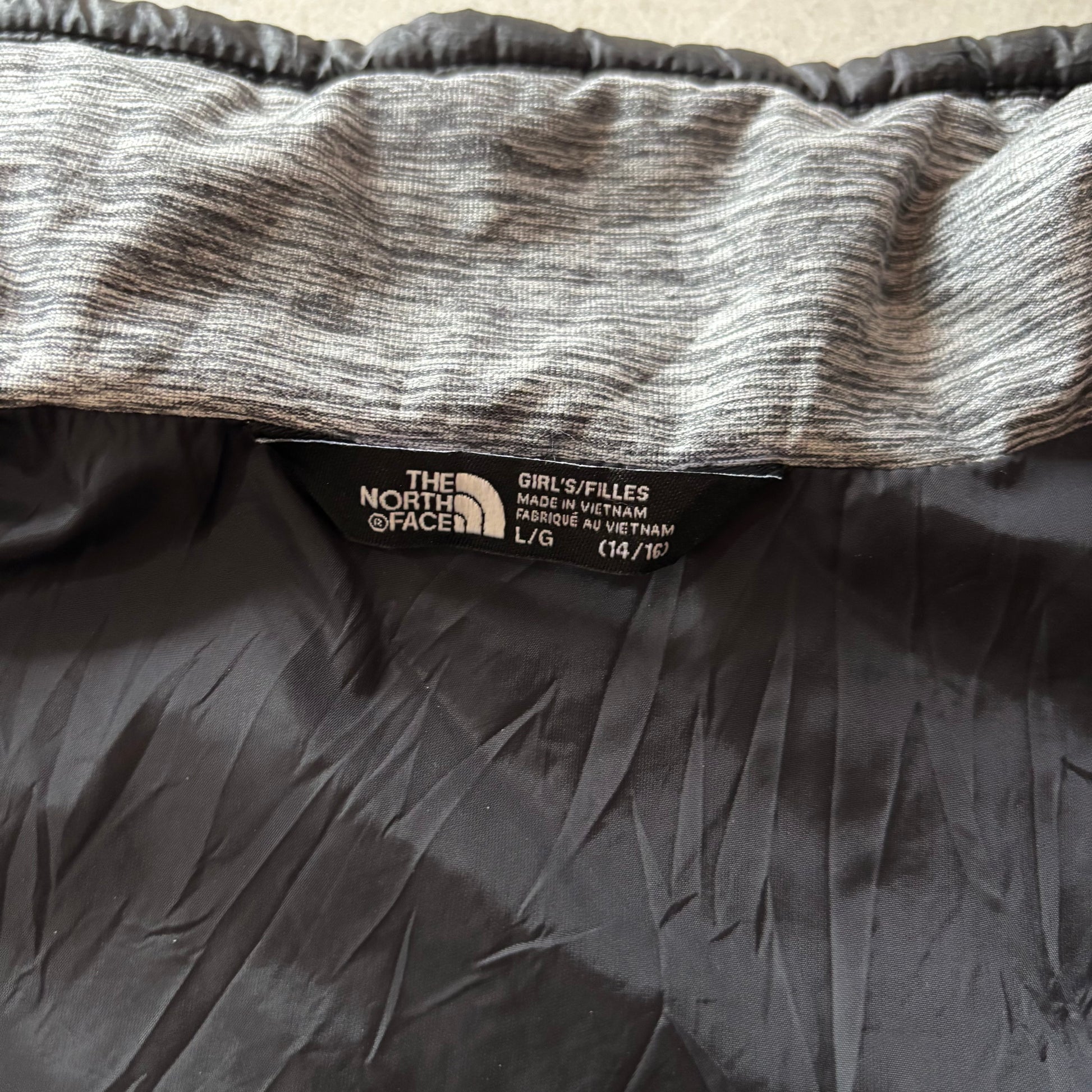 (L) PUFFER VEST TNF - BLACK AND GREY
