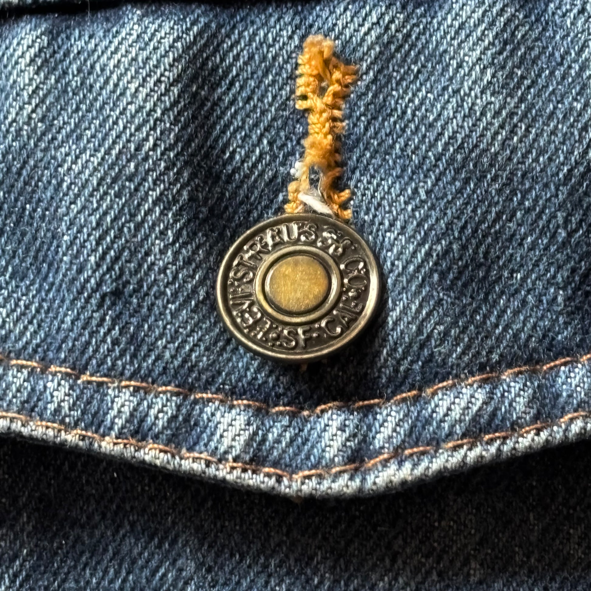 (L) VINTAGE LEVI'S DENIM JACKET