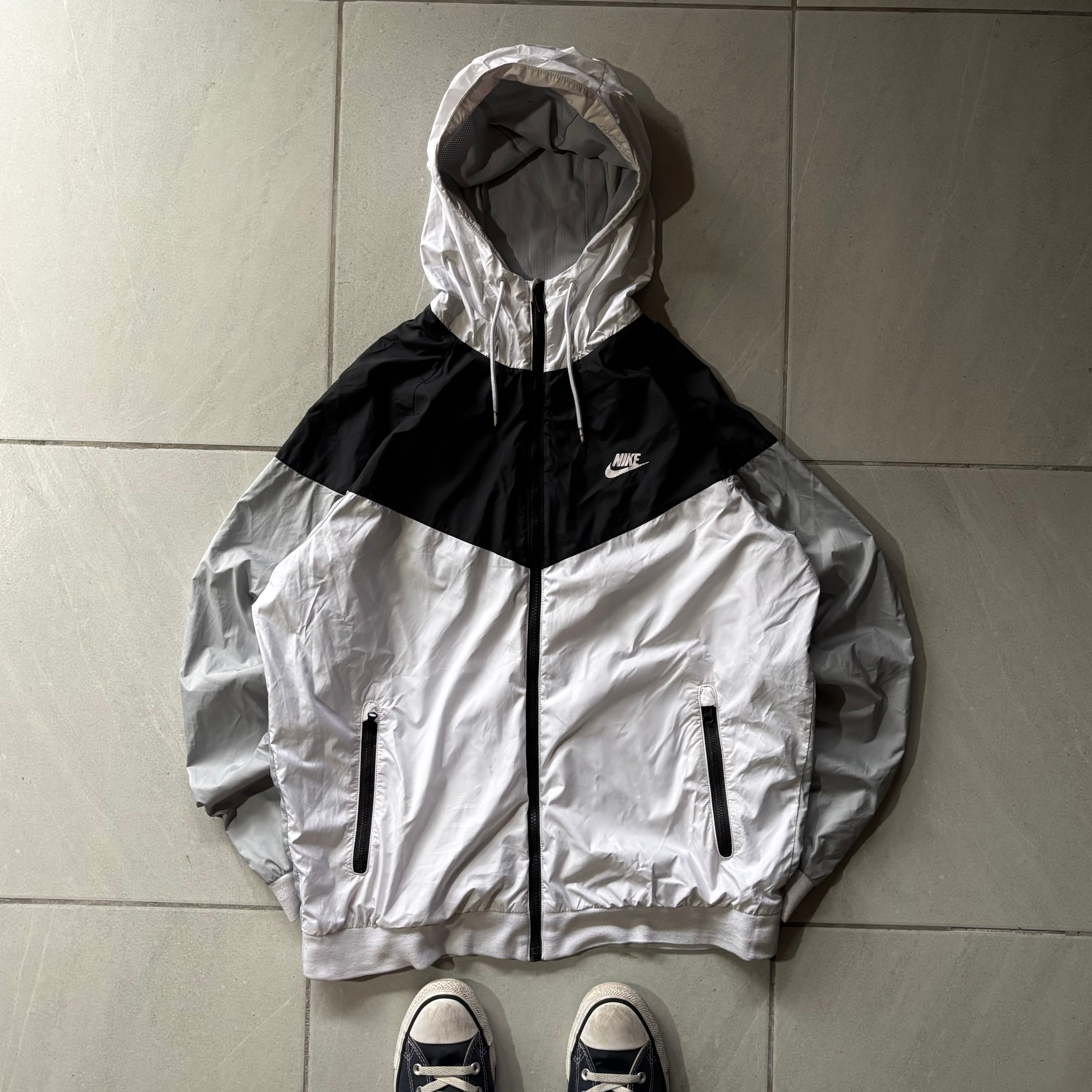 (L) VINTAGE NIKE WINDBREAKER