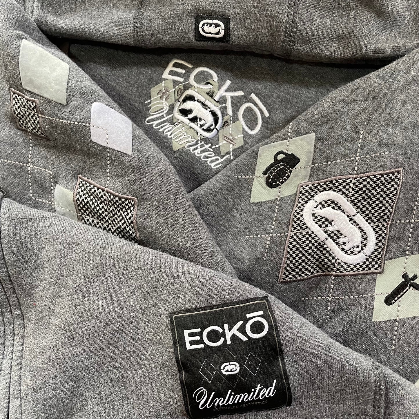 (XL fit L Oversized) Vintage Ecko Hoodie Full Zip Gris con Detalles Unicos y bellos
