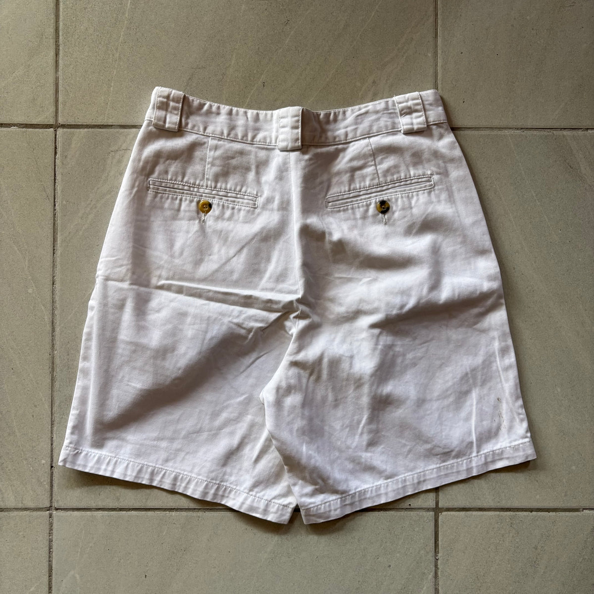 (30) TOMMY HILFIGER SHORT WHITE