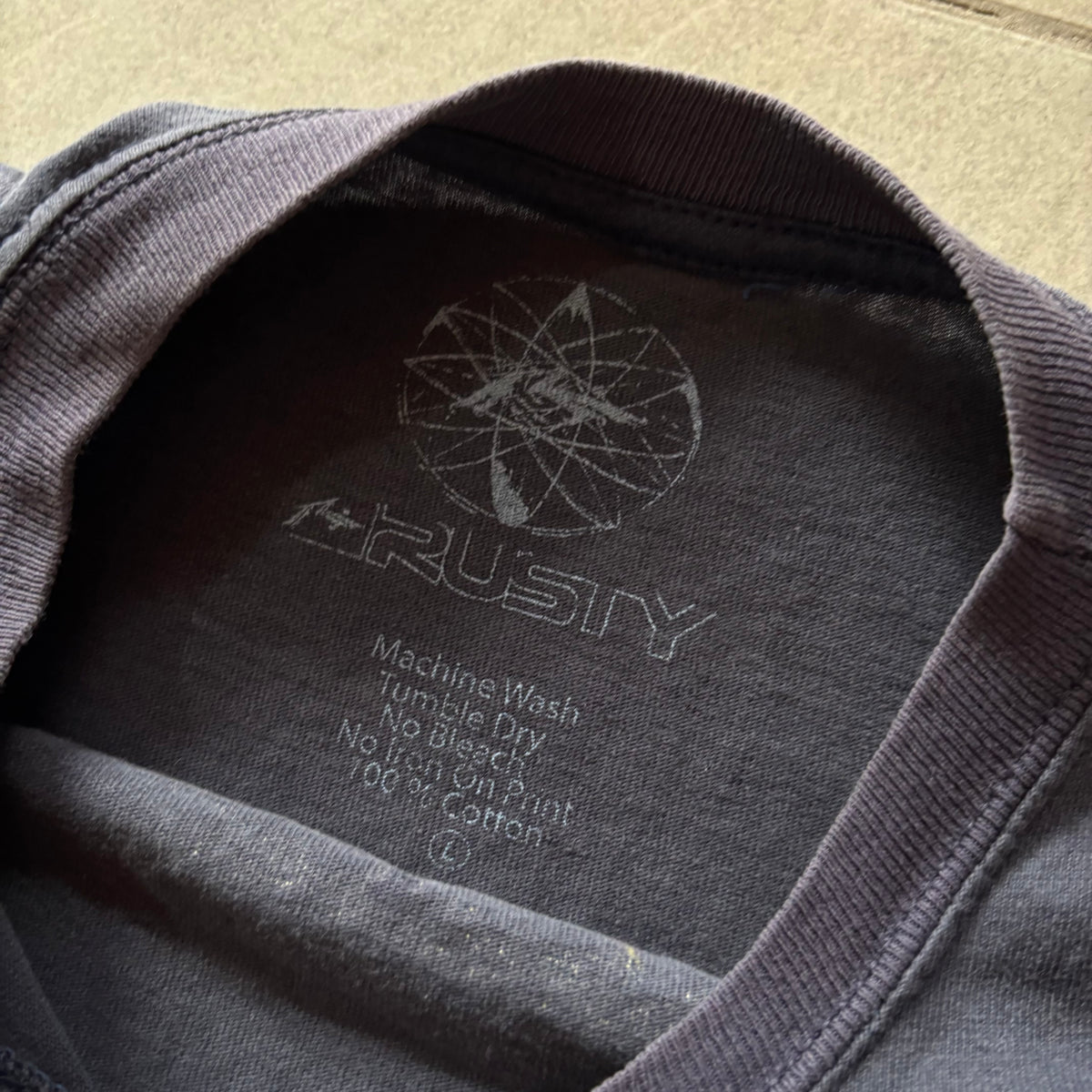(L) RUSTY TEE