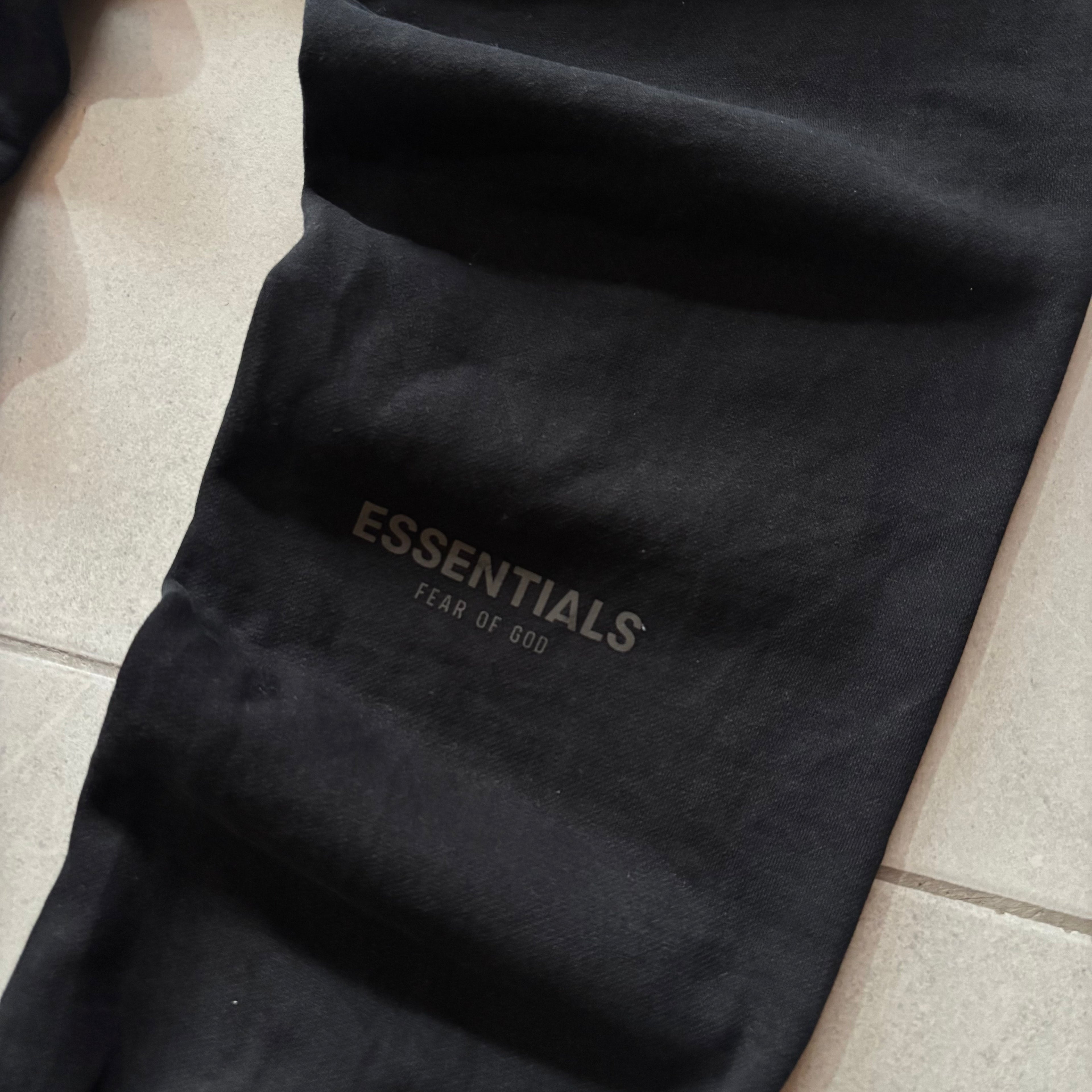 (FIT L) ESSENTIALS FEAR OF GOD LEGIT