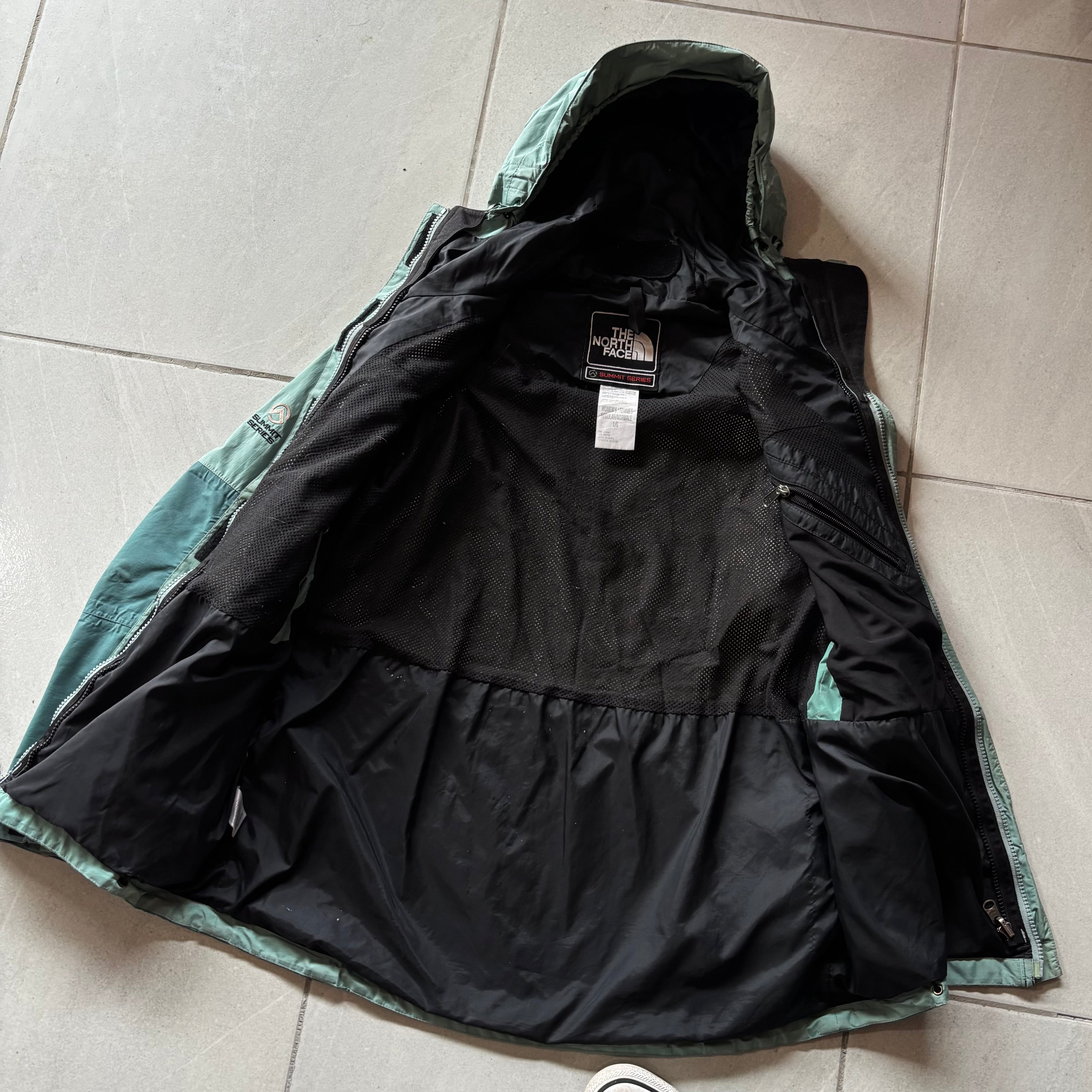 (L) THE NORTH FACE GORE-TEX SUMMIT SERIES