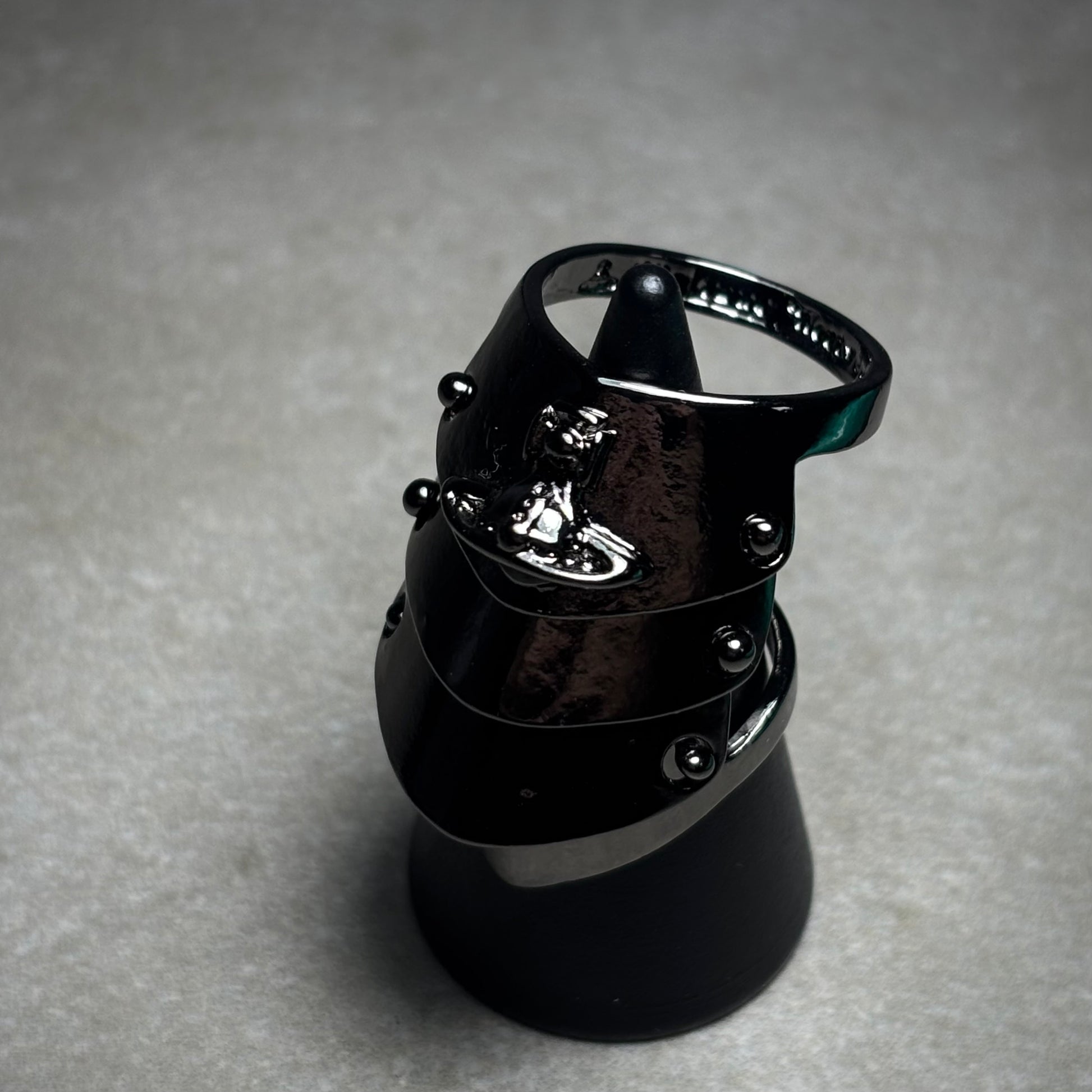 ARMOR VIVIENNE WESTWOOD RING