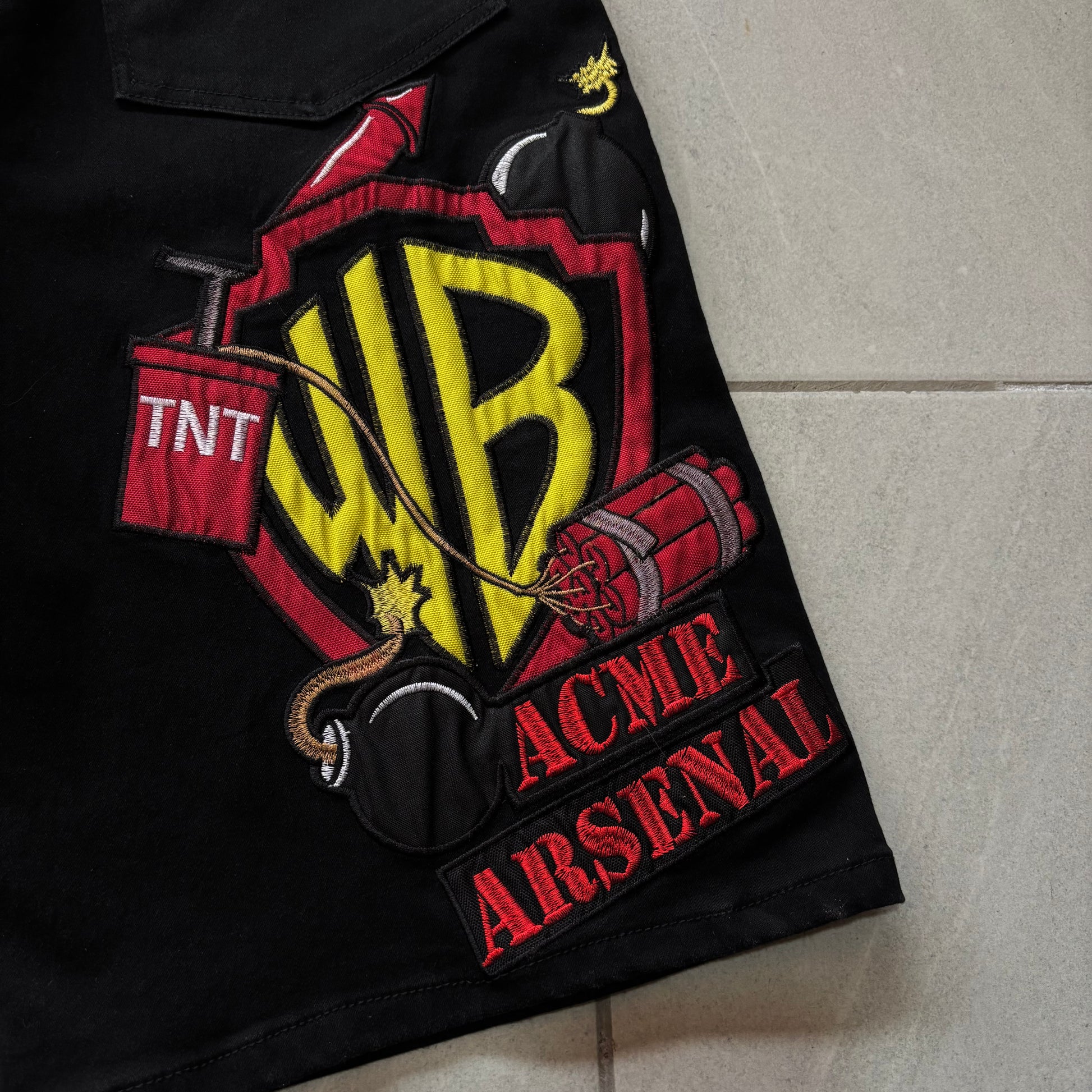 (32) CRAZY JORT LOONEY TUNES - NEW