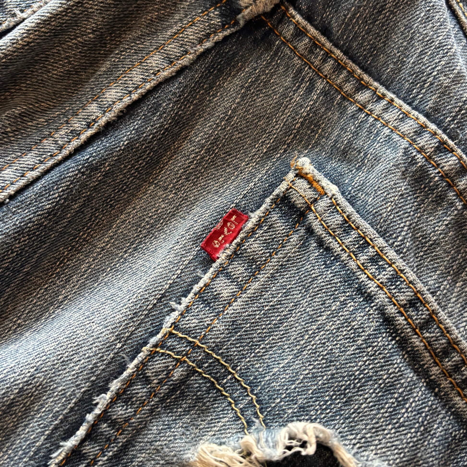 (33/32) LEVI'S 559 DENIM PANT