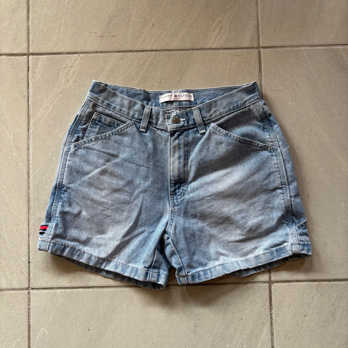 (28) TOMMY HILFIGER MINI SHORT DENIM