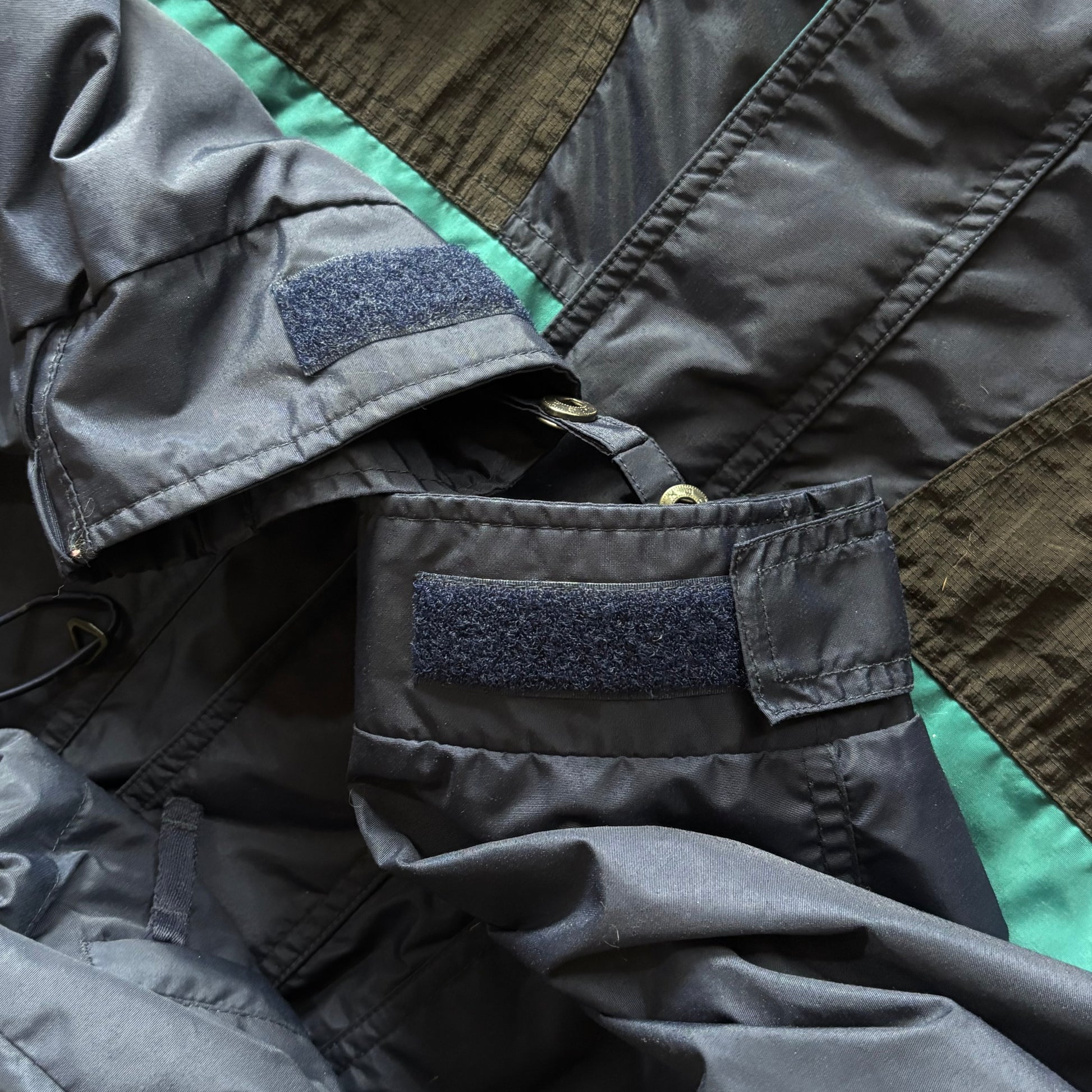 (XL) COLUMBIA WINDBREAKER COMPLETE