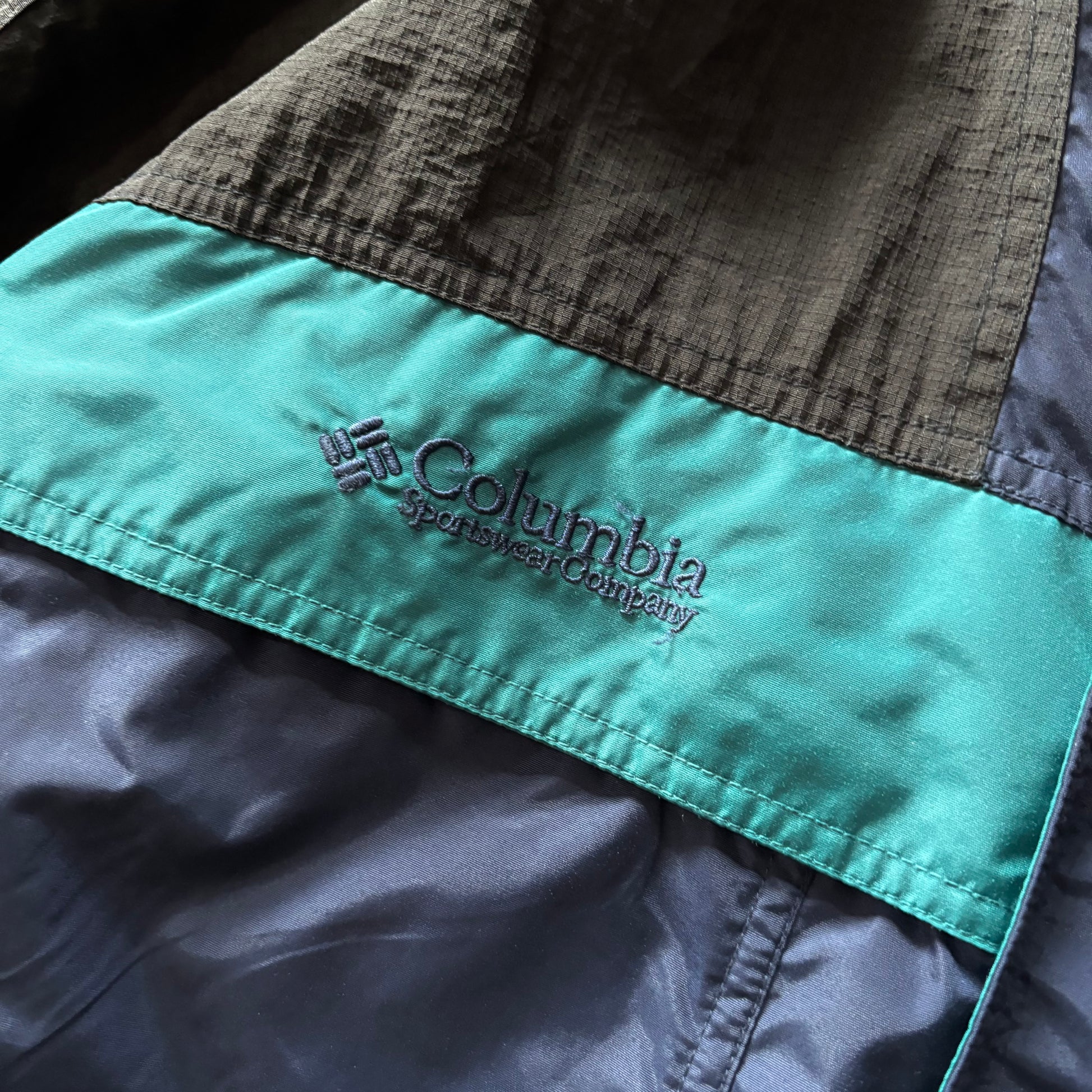 (XL) COLUMBIA WINDBREAKER COMPLETE