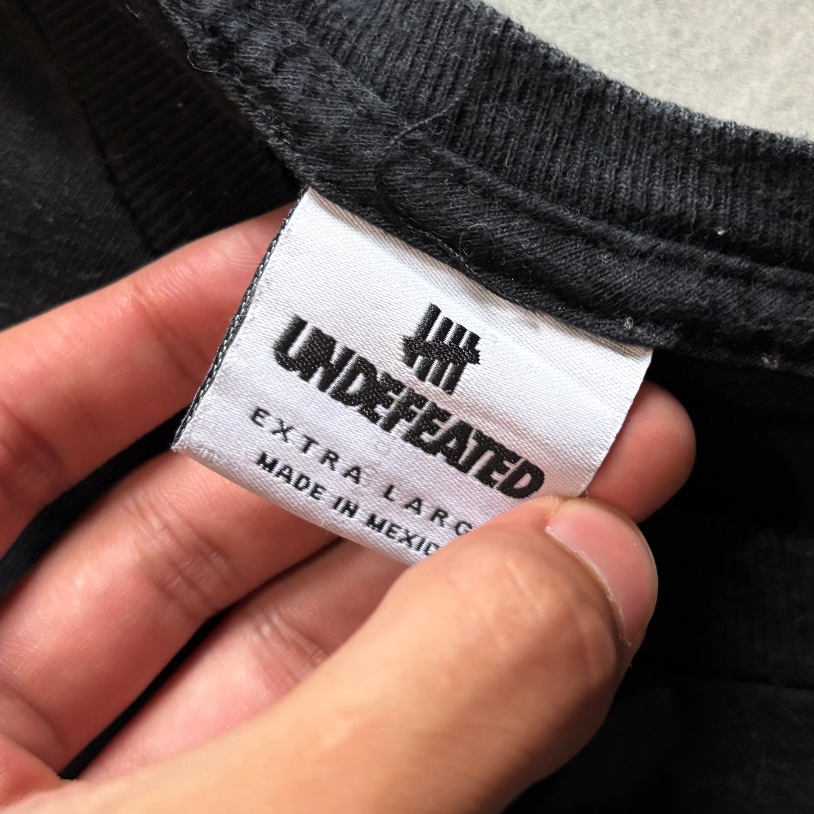 (FIT L) UNDEFEATED TEE