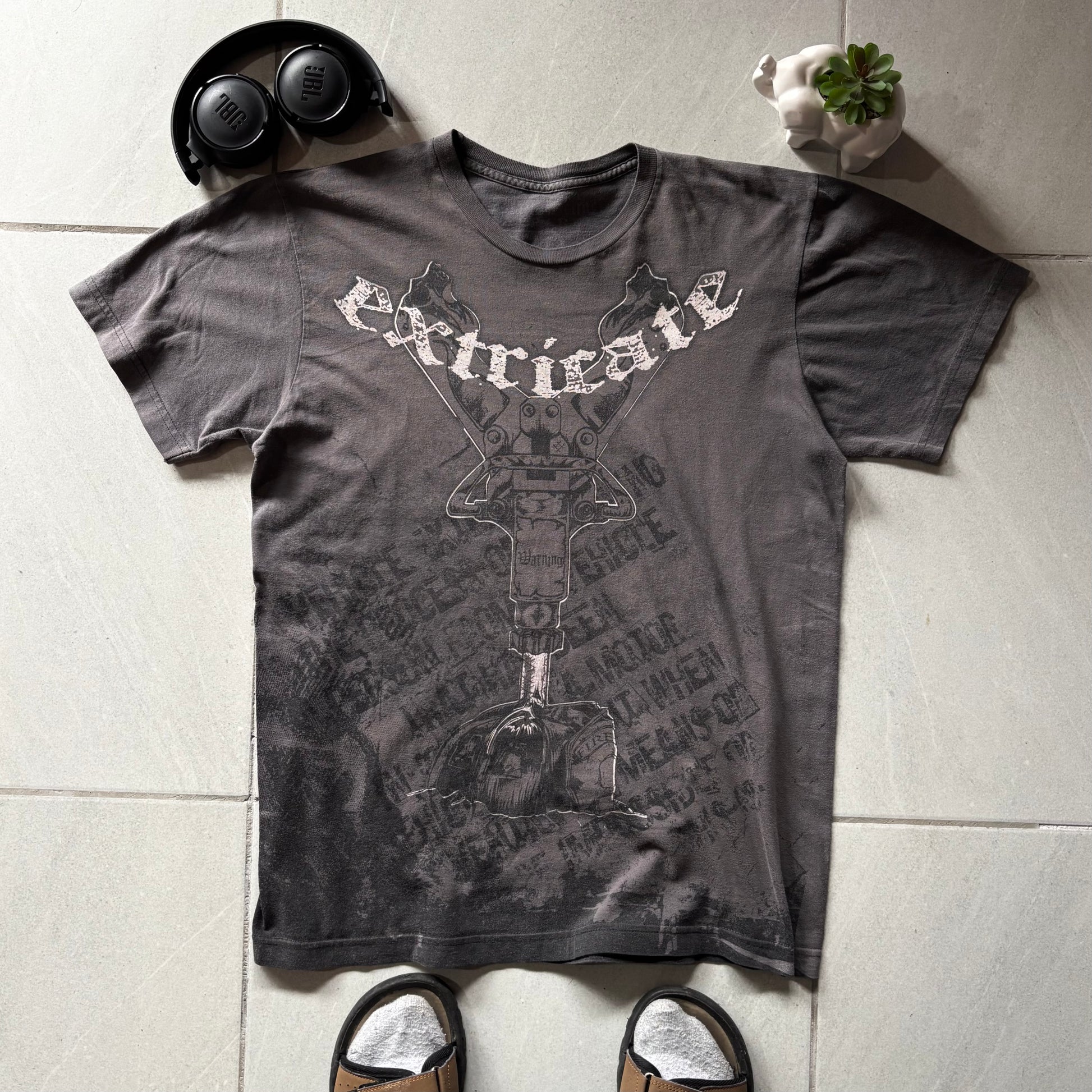 (M BOXY) BLACK BELMET T-SHIRT FADED