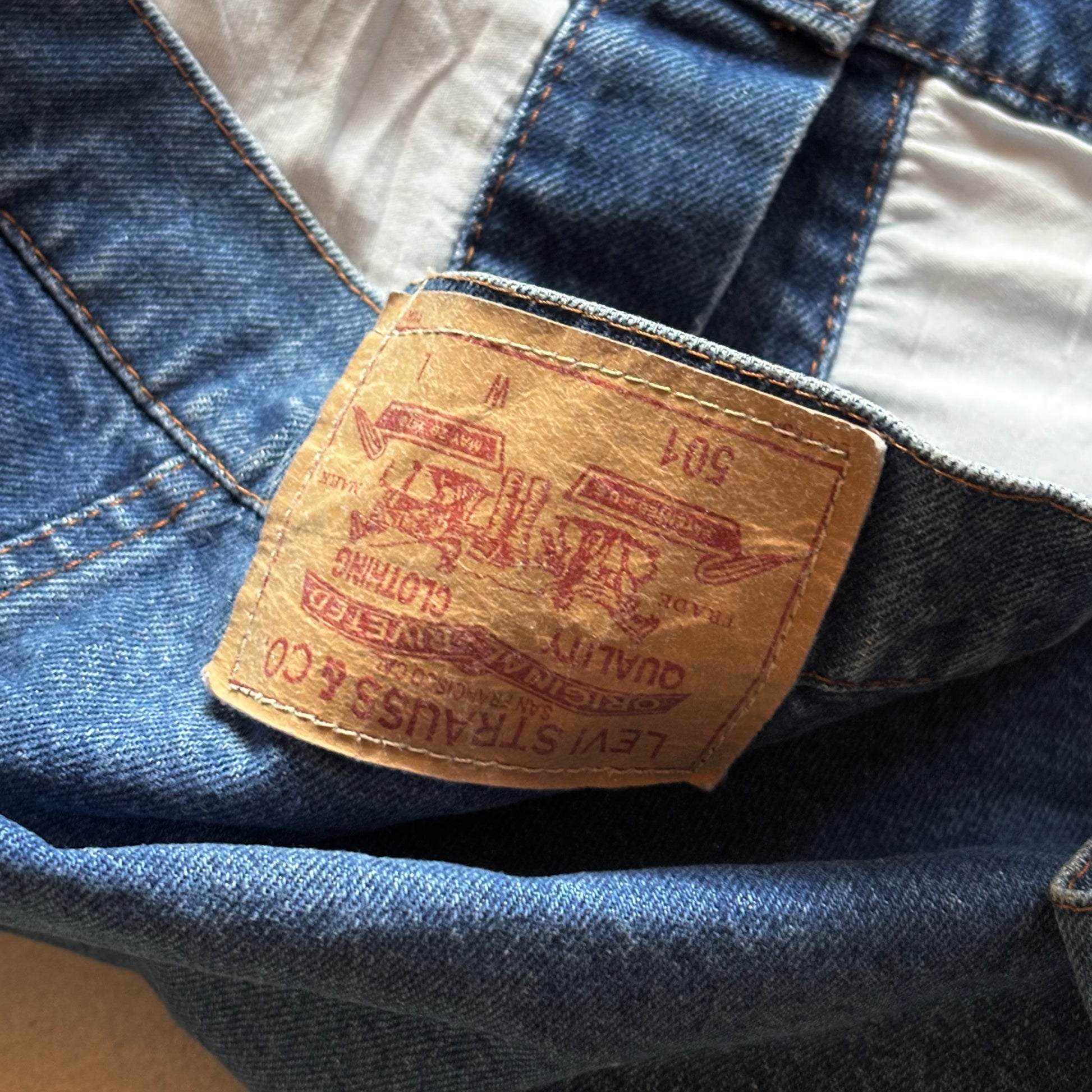 (L) VINTAGE LEVI'S DENIM JACKET