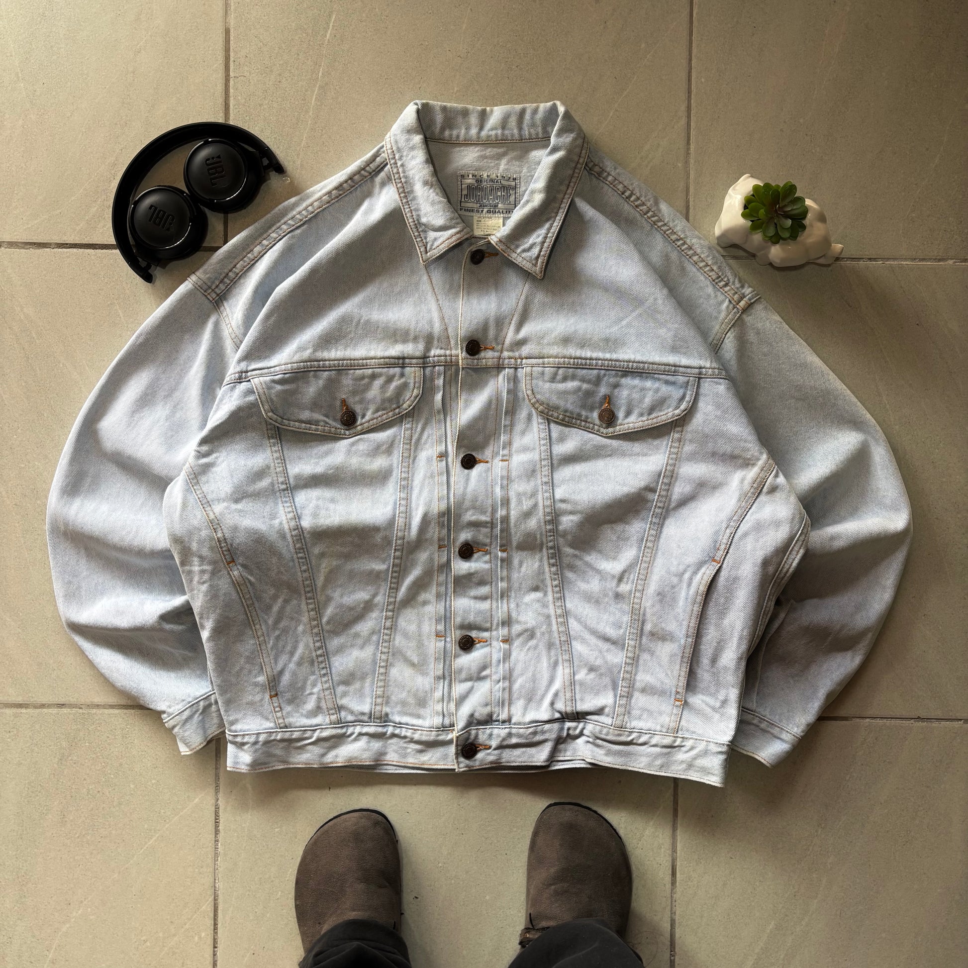 (L BOXY) JORDACHE TRUCKER DENIM JACKET - NEW