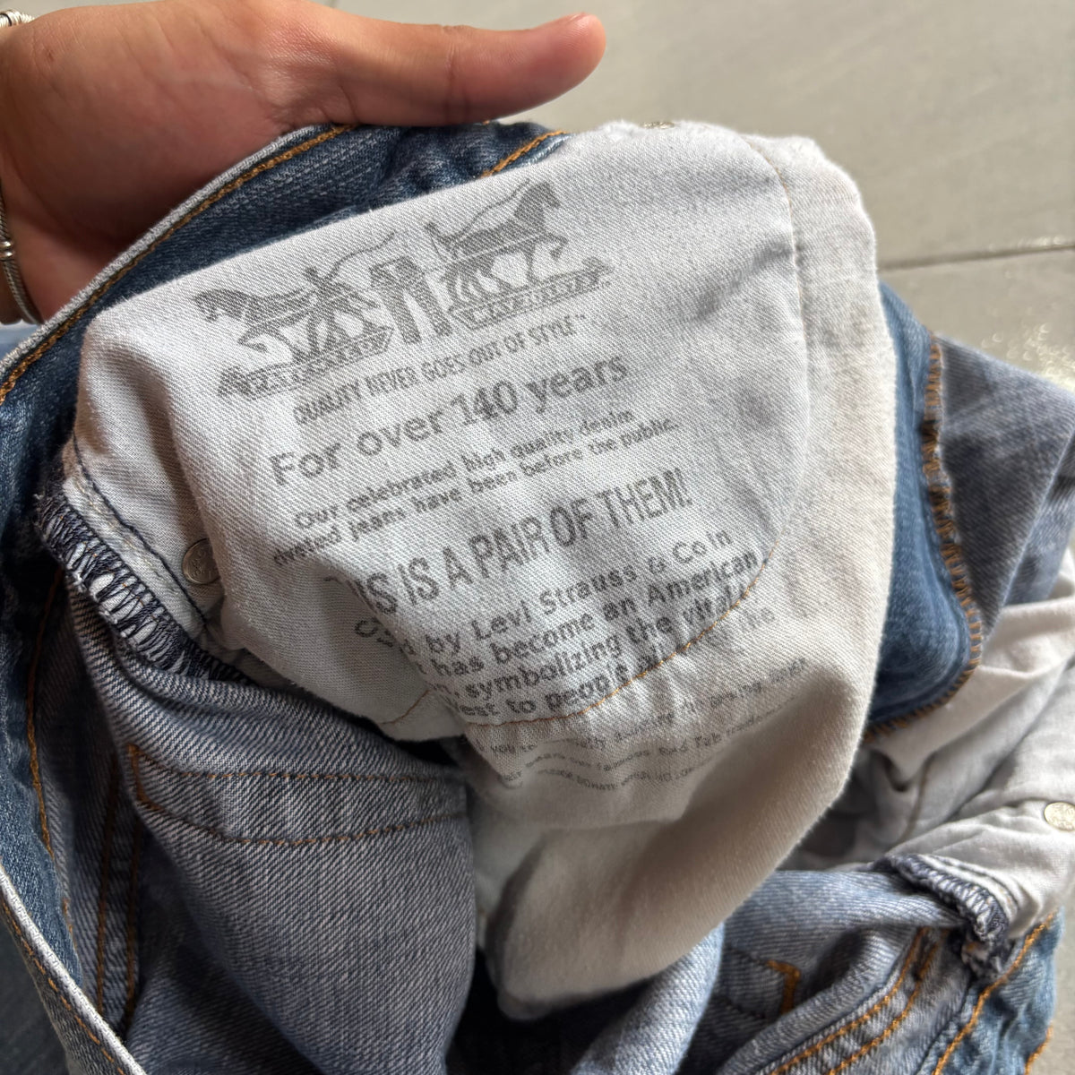 (34/32) LEVI'S 559 DENIM JEANS
