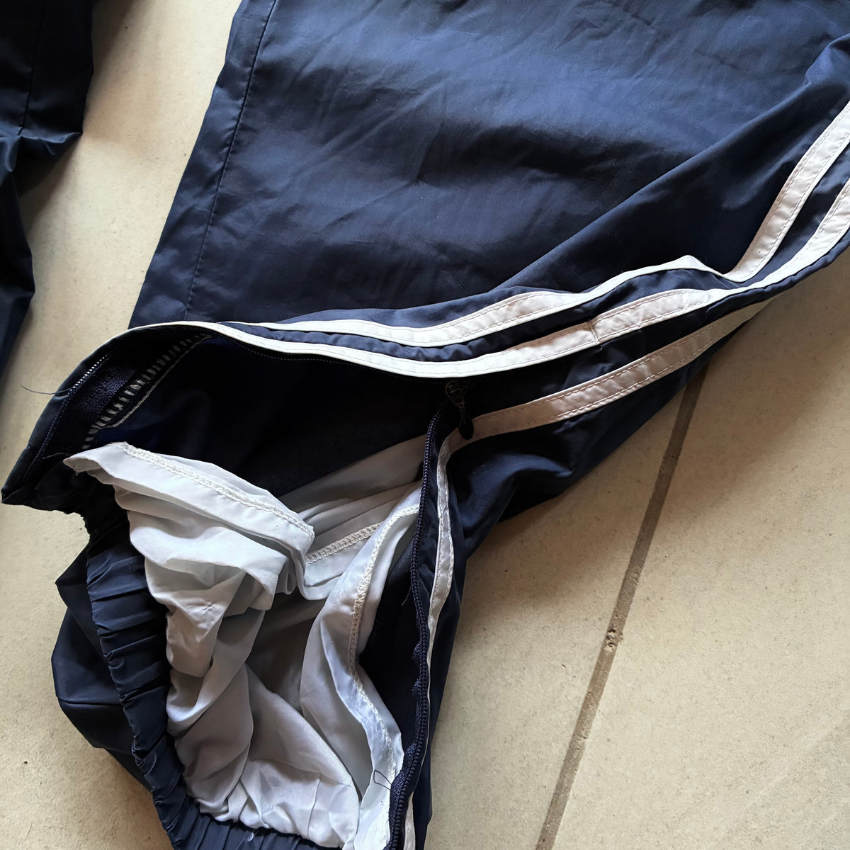 (L) ADIDAS TRACK PANT