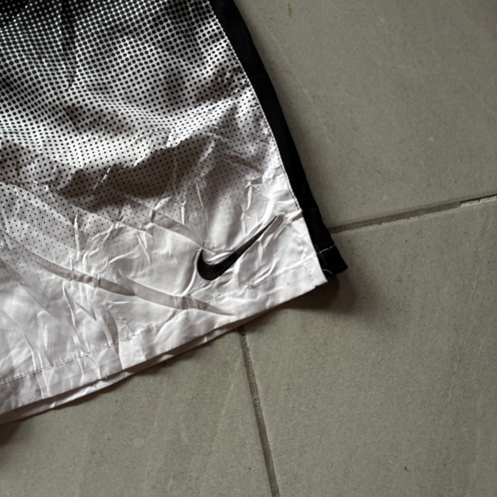 (L) NIKE DRI FIT SHORT